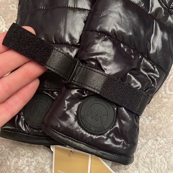 Brand New Michael Kors Shiny Black Touchscreen Gloves w/ Genuine Leather Trim - Picture 5 of 14